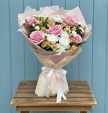 Букет цветов из:  Гвоздики, Орхидеи и Розы в Львовском