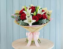 Букет цветов из:  Лилии и Розы в Львовском