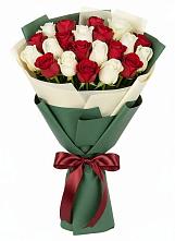 Букет Микс из красных и белых роз в Львовском