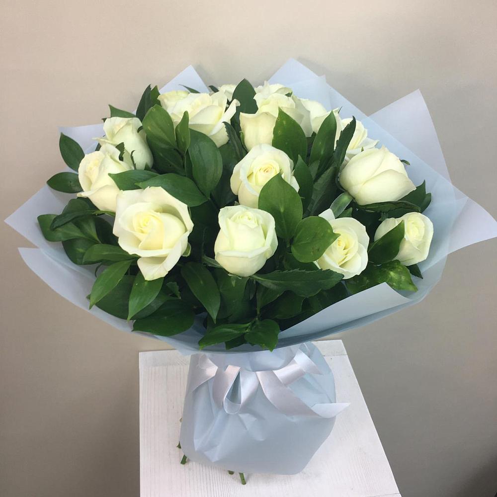 Букет 15 Белых роз Проуд в Львовском