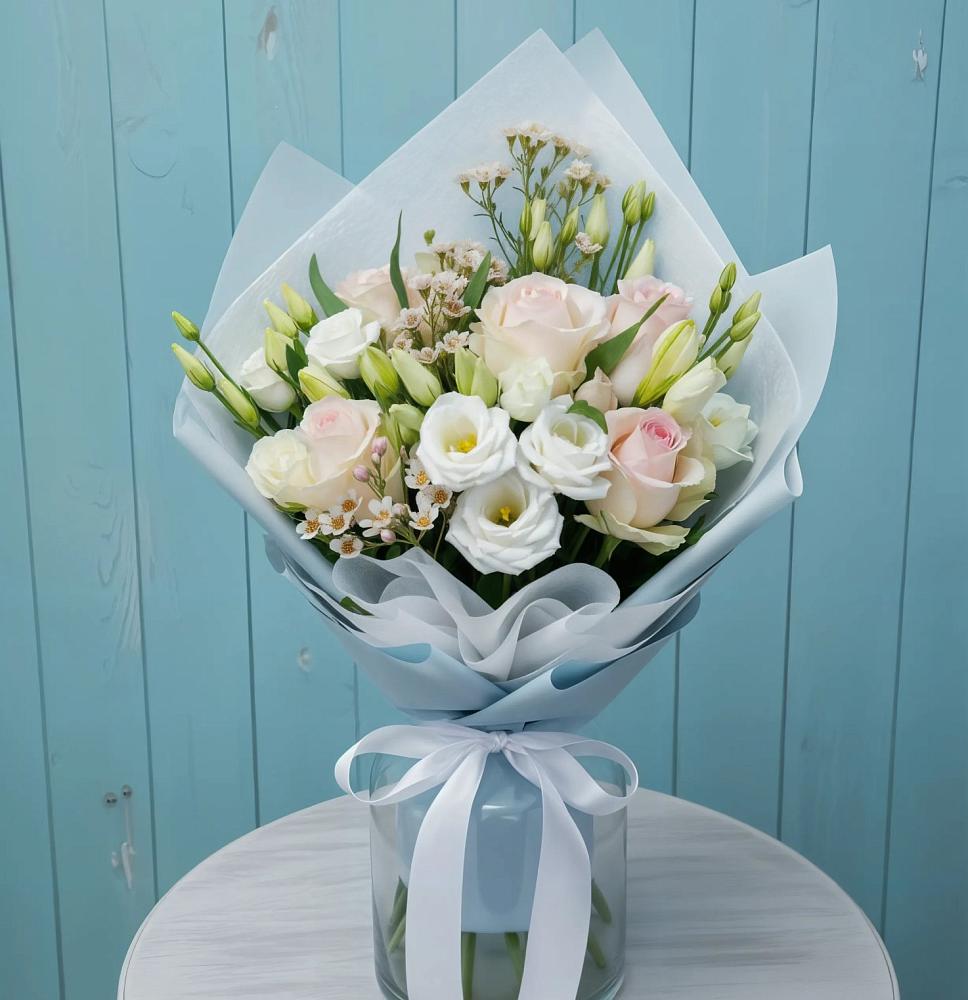 Букет цветов из: Розы и Лизиантусы в Львовском