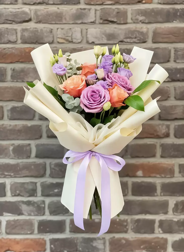 Букет цветов из: Лизиантусы и Розы в Львовском