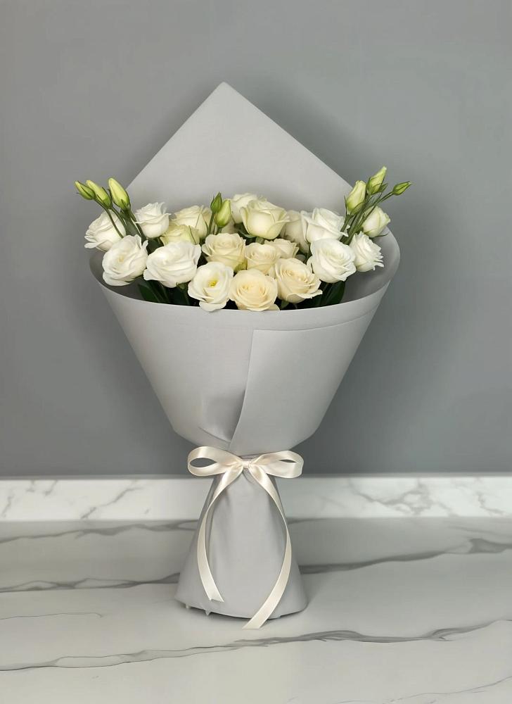 Букет цветов из: Розы и Лизиантусы в Львовском