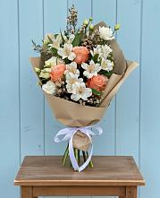 Букет цветов из:  Альстромерии, Лизиантусы, Розы и Хризантемы в Львовском