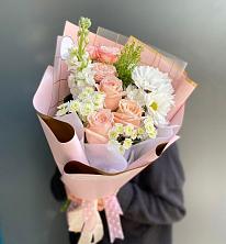 Букет цветов из:  Хризантемы и Розы в Львовском